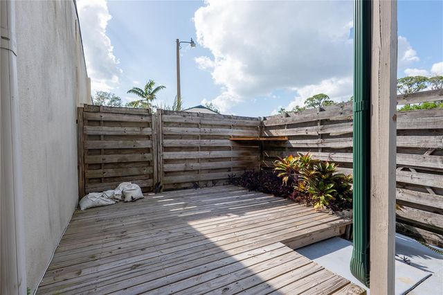 6860 WHITMAN COURT 32B, Sarasota, FL 34243