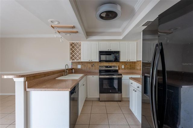 6860 WHITMAN COURT 32B, Sarasota, FL 34243