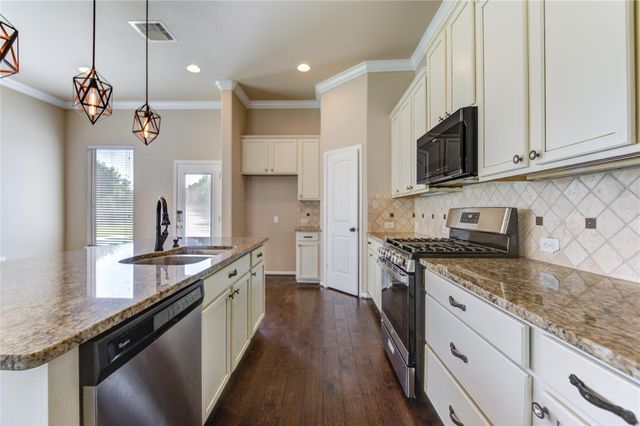 434 Bay Grove Lane, La Porte, TX 77571