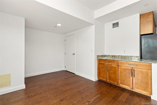 40-26 College Point Boulevard 8N, Flushing, NY 11354