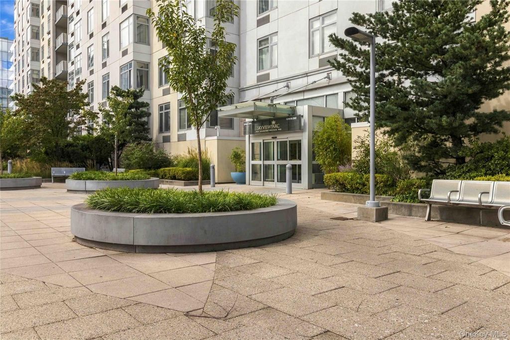 40-26 College Point Boulevard 8N, Flushing, NY 11354 — photo 2