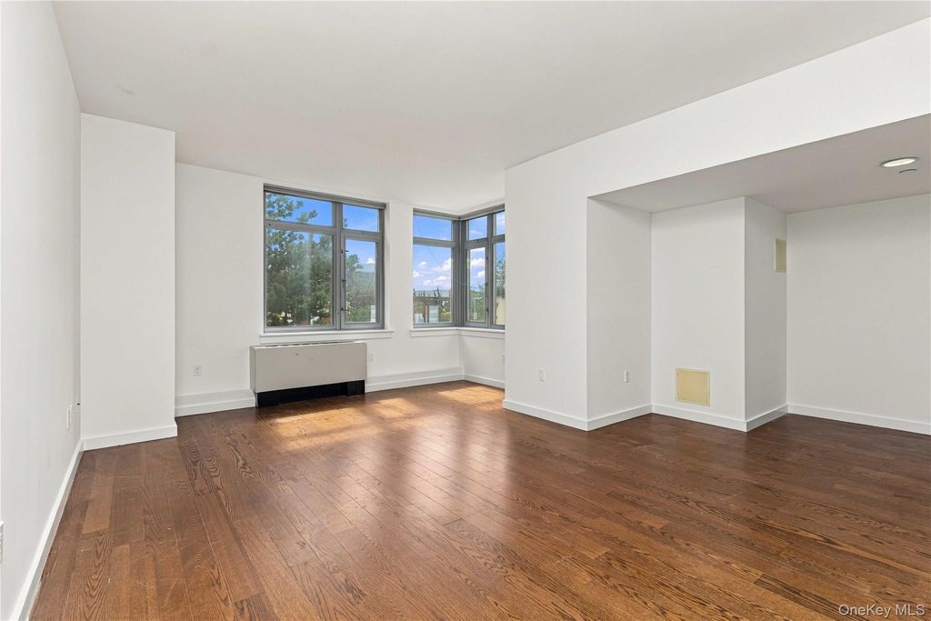 40-26 College Point Boulevard 8N, Flushing, NY 11354 — photo 4