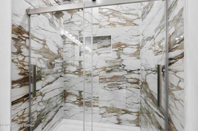 211 Alreva Rd, Louisville, KY 40216