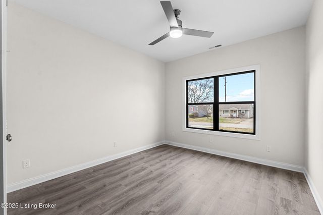 211 Alreva Rd, Louisville, KY 40216