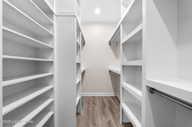 211 Alreva Rd, Louisville, KY 40216