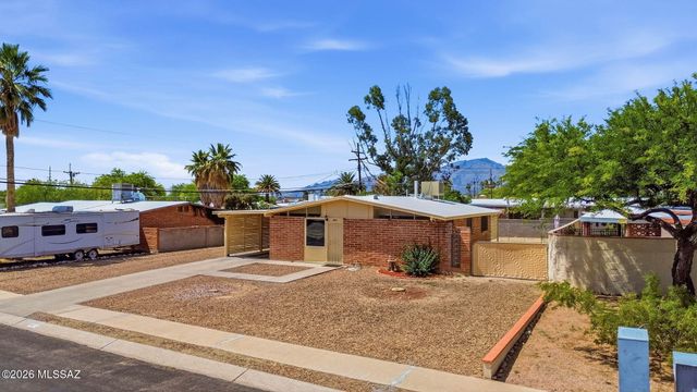 8041 E Julia Street, Tucson, AZ 85710
