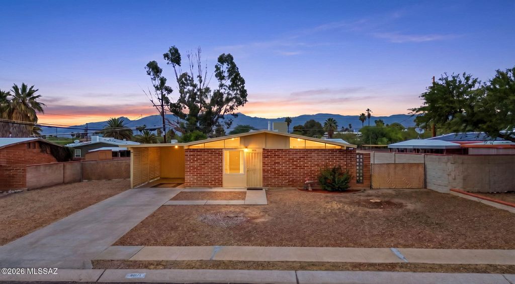 8041 E Julia Street, Tucson, AZ 85710