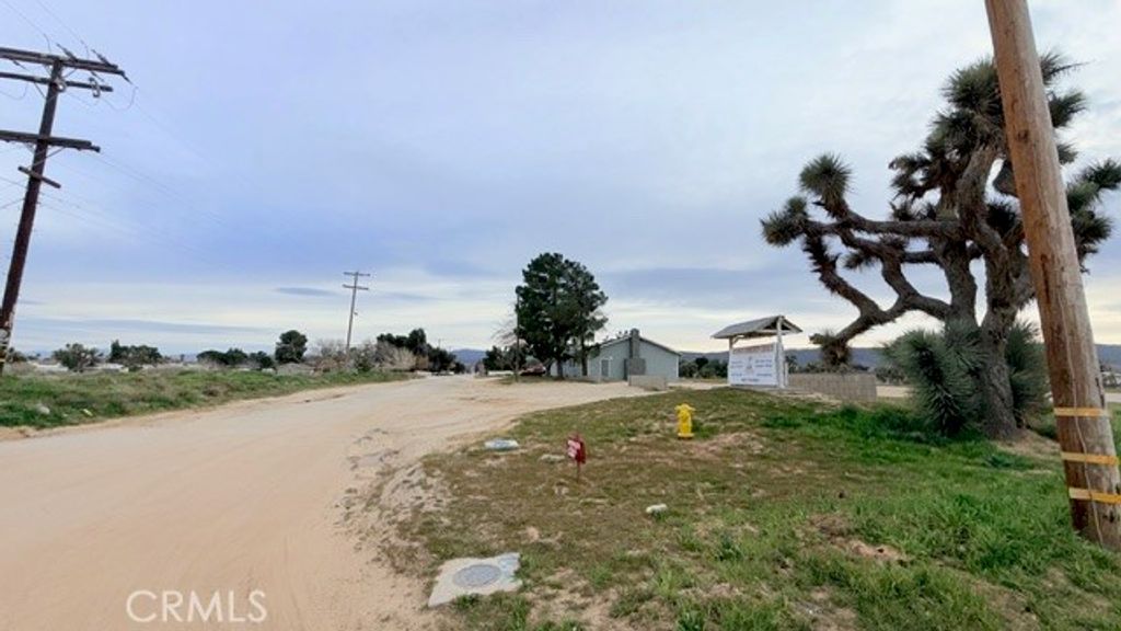 Image 3 of property listing at 51 W VIC Ave 51st STW AVE K-2, Quartz Hill, CA 93536