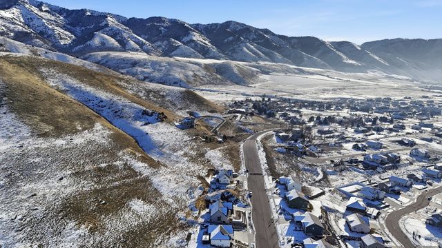 907 E 630 N, Hyde Park, UT 84318