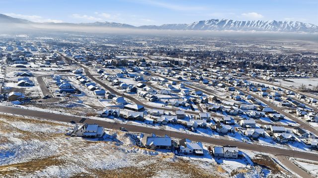 907 E 630 N, Hyde Park, UT 84318