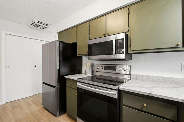 5127 Orion Avenue NW, Albuquerque, NM 87120