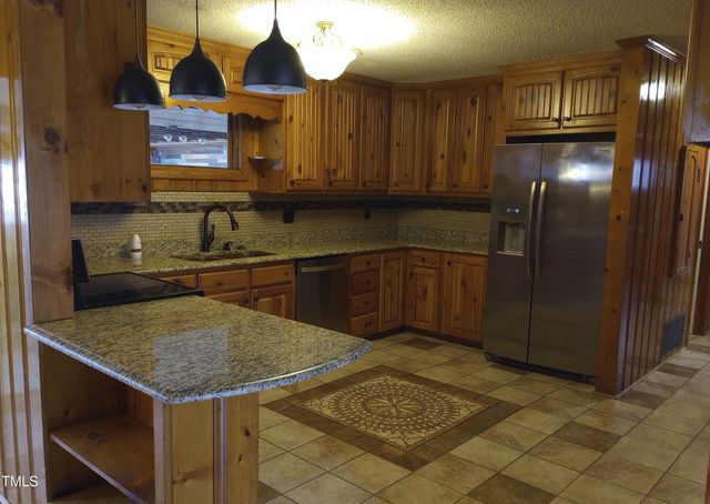 410 W Barrington Street, Dunn, NC 28334