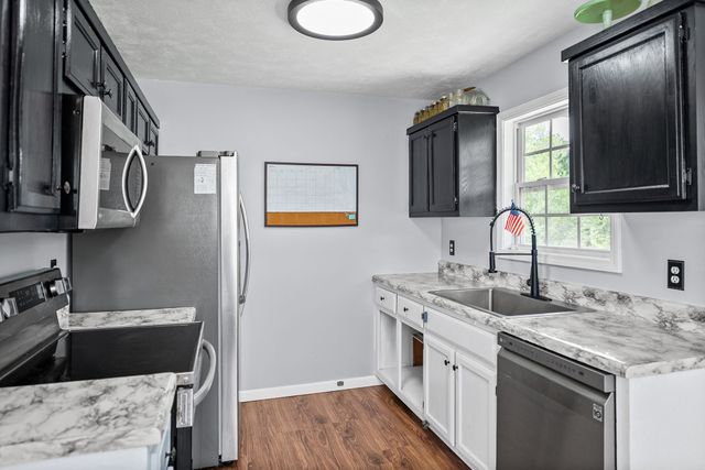 250 Hugh Hunter Rd, Oak Grove, KY 42262