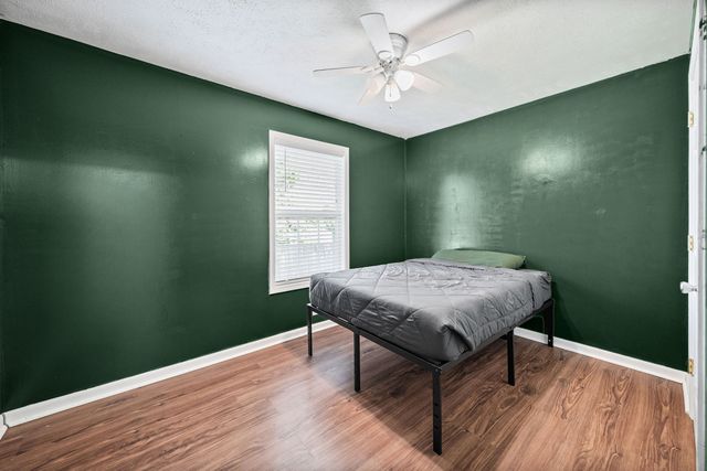 250 Hugh Hunter Rd, Oak Grove, KY 42262