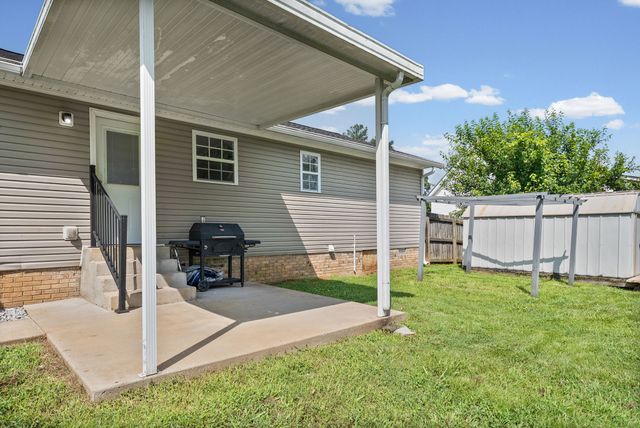250 Hugh Hunter Rd, Oak Grove, KY 42262