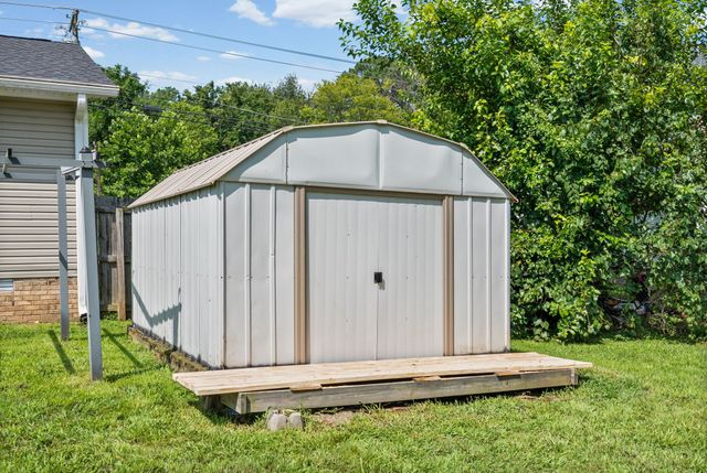 250 Hugh Hunter Rd, Oak Grove, KY 42262