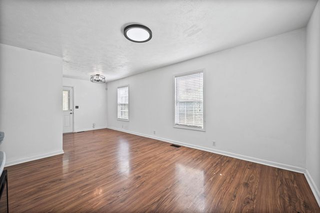 250 Hugh Hunter Rd, Oak Grove, KY 42262