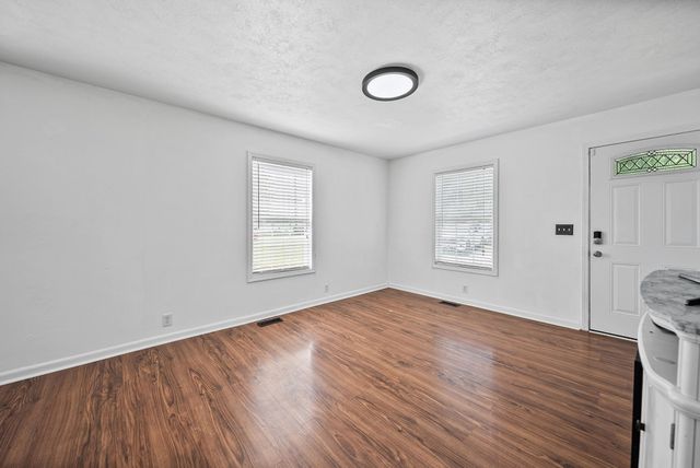 250 Hugh Hunter Rd, Oak Grove, KY 42262