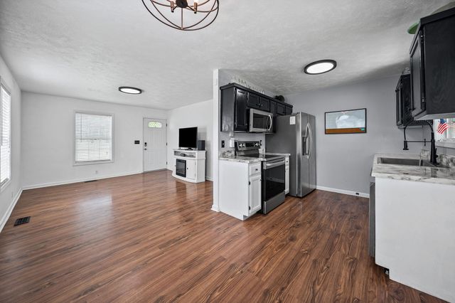 250 Hugh Hunter Rd, Oak Grove, KY 42262
