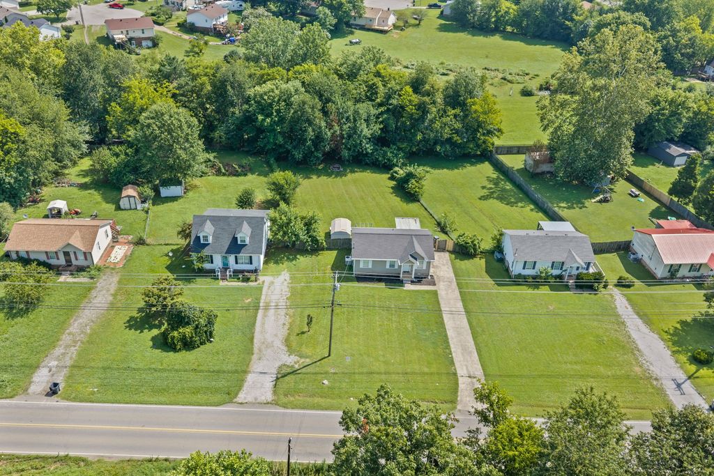 250 Hugh Hunter Rd, Oak Grove, KY 42262