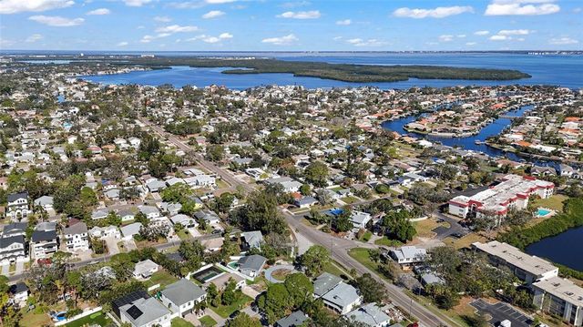 4666 HELENA STREET NE, St Petersburg, FL 33703