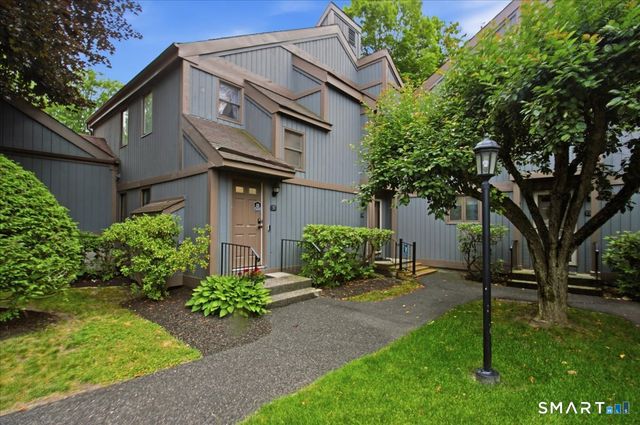 135 Heatherwood Drive 135, Brookfield, CT 06804