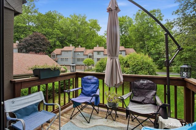 135 Heatherwood Drive 135, Brookfield, CT 06804