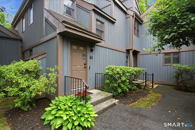 135 Heatherwood Drive 135, Brookfield, CT 06804