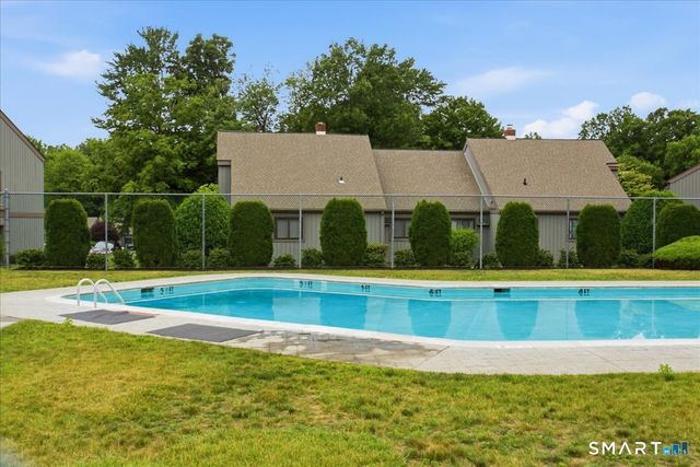 135 Heatherwood Drive 135, Brookfield, CT 06804