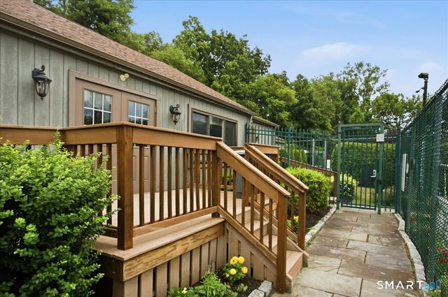 135 Heatherwood Drive 135, Brookfield, CT 06804