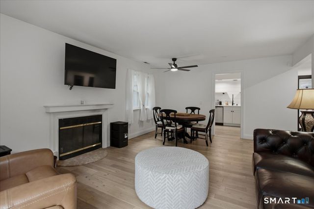 135 Heatherwood Drive 135, Brookfield, CT 06804