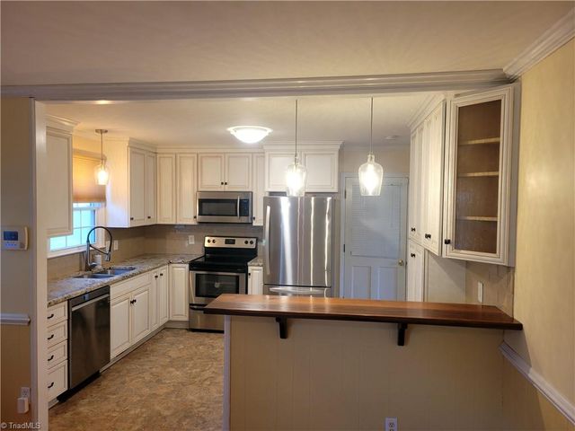 212 Vandyke Street, Kernersville, NC 27284
