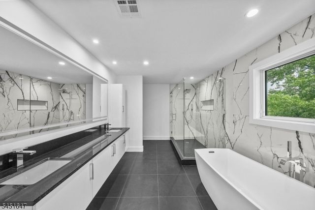 18 Blake Dr, Clark Twp., NJ 07066