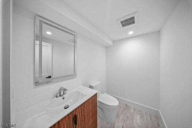 18 Blake Dr, Clark Twp., NJ 07066