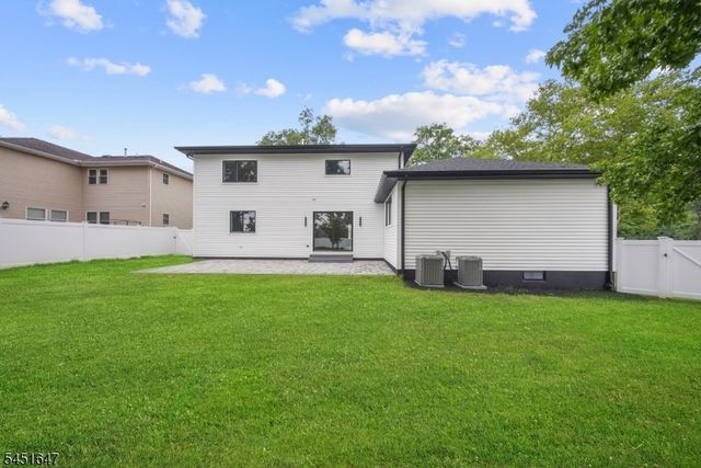 18 Blake Dr, Clark Twp., NJ 07066