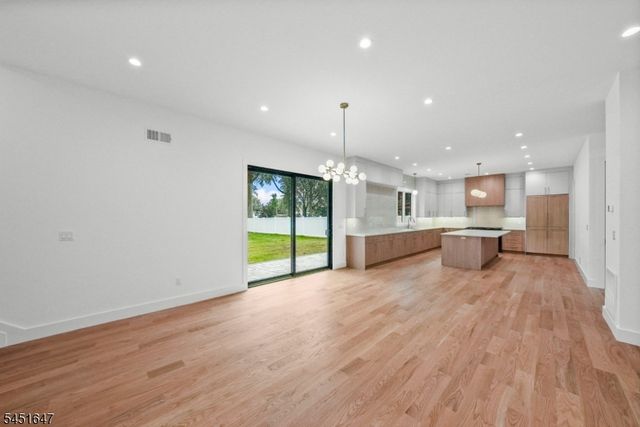 18 Blake Dr, Clark Twp., NJ 07066