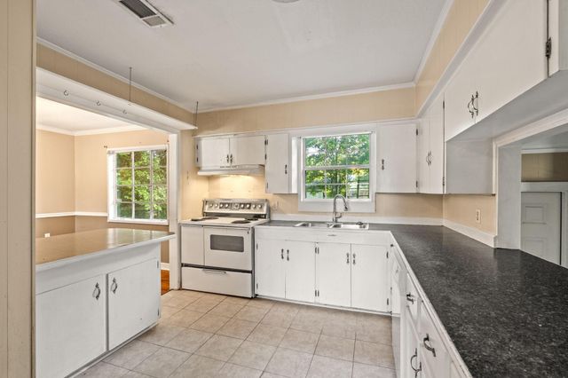 713 Myrtle St., Hattiesburg, MS 39401