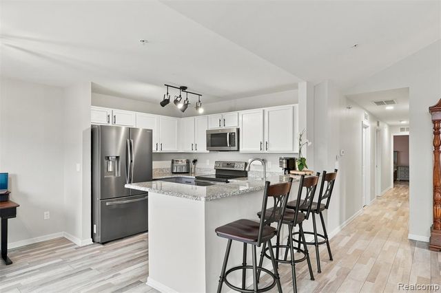 28248 S Pointe Lane, New Baltimore, MI 48051