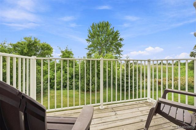 28248 S Pointe Lane, New Baltimore, MI 48051