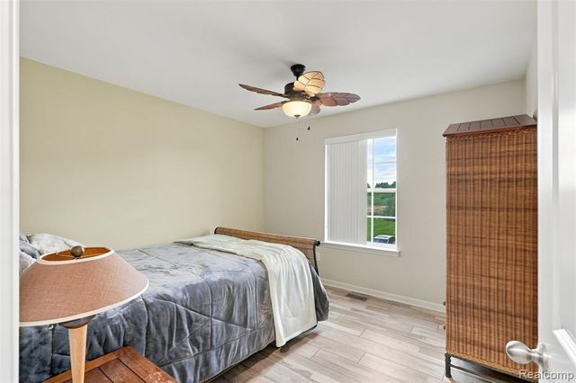28248 S Pointe Lane, New Baltimore, MI 48051