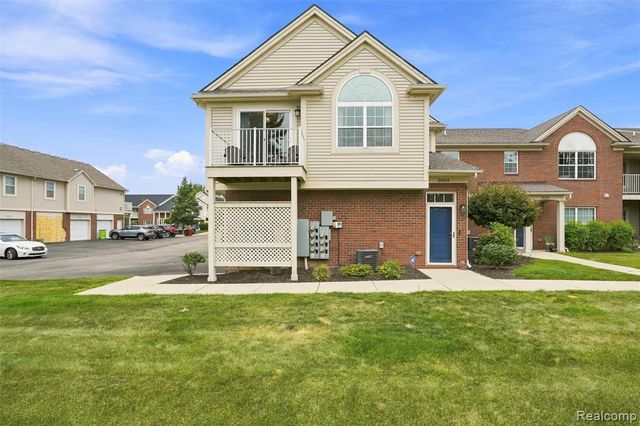 28248 S Pointe Lane, New Baltimore, MI 48051