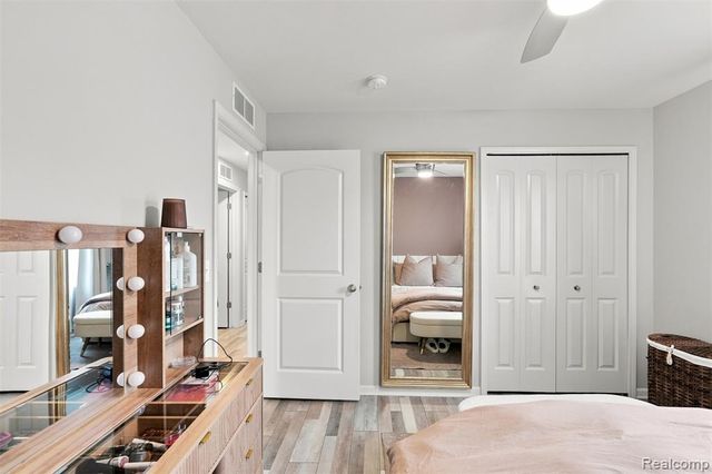 28248 S Pointe Lane, New Baltimore, MI 48051