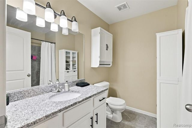 28248 S Pointe Lane, New Baltimore, MI 48051