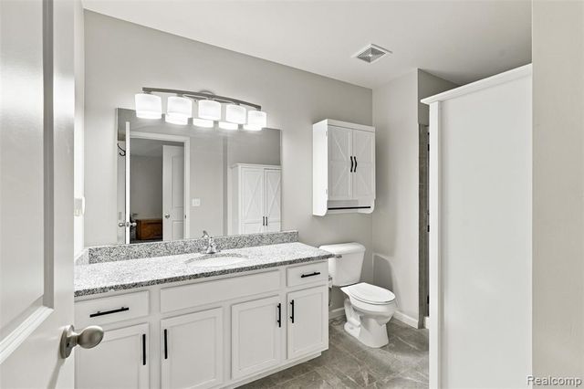 28248 S Pointe Lane, New Baltimore, MI 48051