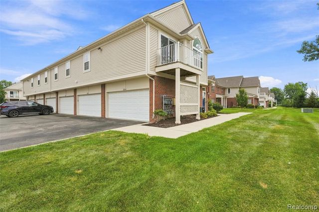 28248 S Pointe Lane, New Baltimore, MI 48051