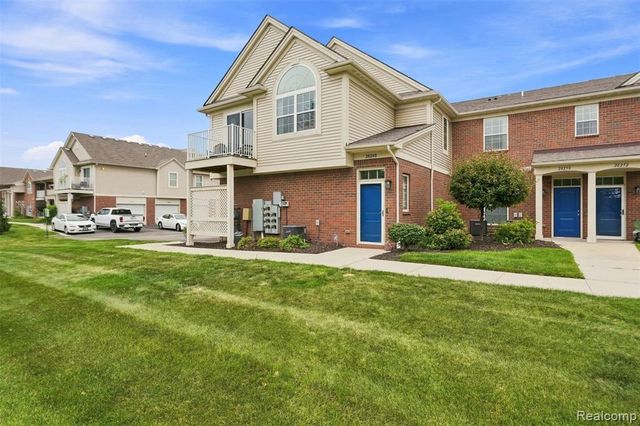 28248 S Pointe Lane, New Baltimore, MI 48051
