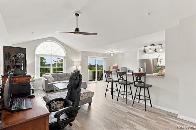 28248 S Pointe Lane, New Baltimore, MI 48051