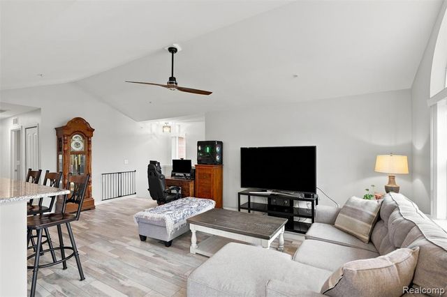 28248 S Pointe Lane, New Baltimore, MI 48051