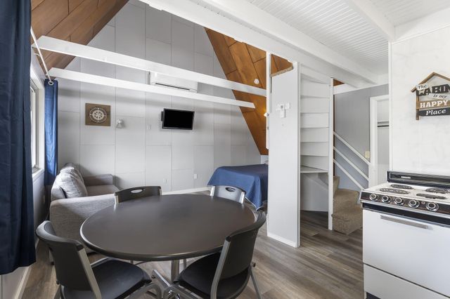 353 Deep Water Circle, Reeds Spring, MO 65737