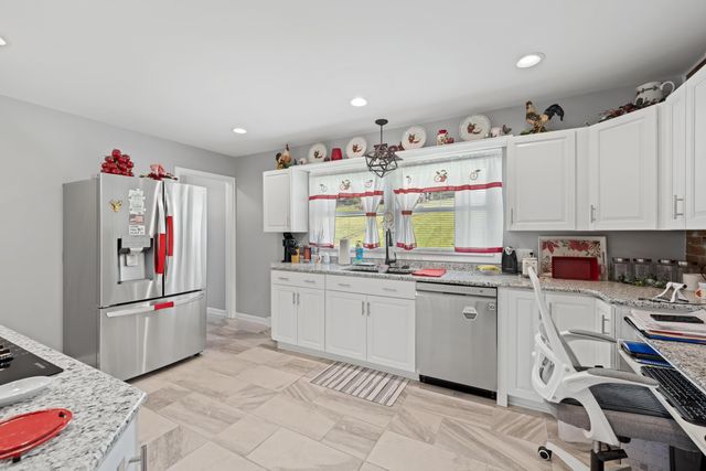 2399 HIGHVIEW CIR, Staunton, VA 24401